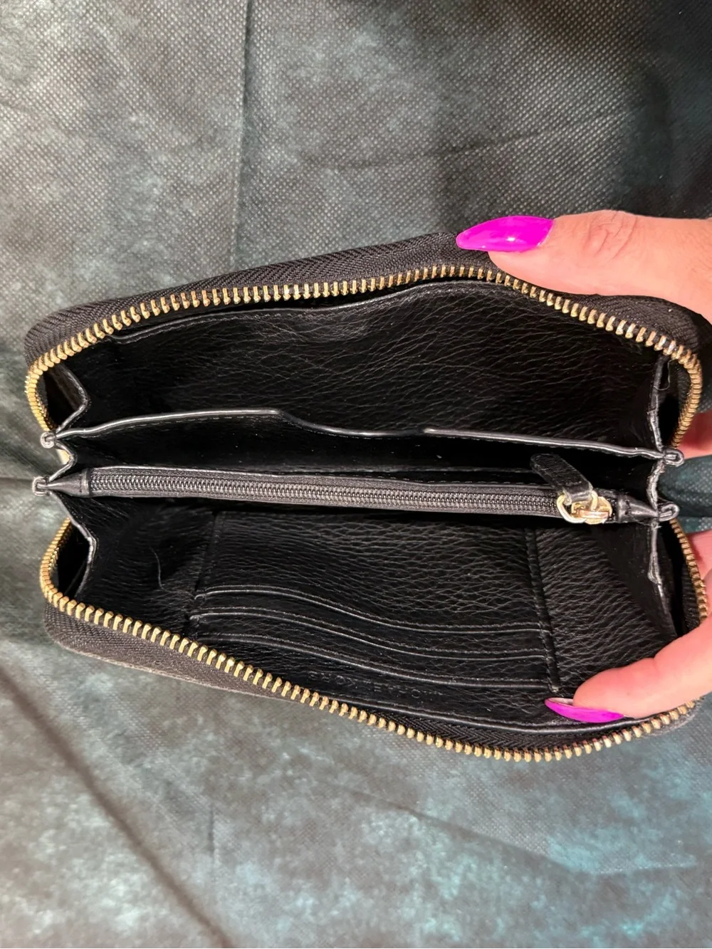 🔥Michael Kors Black Leather Zip Wallet EUC🔥